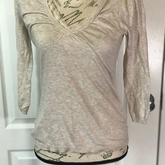 Ann Taylor loft beige long sleeve pullover V-neck - Picture 13 of 16